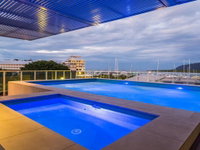 Luxury Waterfront Escape On The Harbour 315