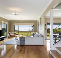 LUXURY WATERFRONT FAMILY HOME-TASMANIA I-L'Abode - St Kilda Accommodation