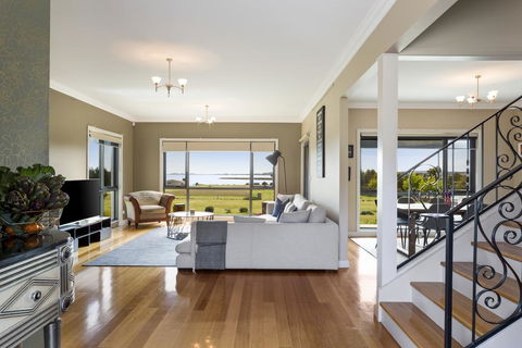 LUXURY WATERFRONT FAMILY HOME-TASMANIA (I)-L'Abode - St Kilda Accommodation 0