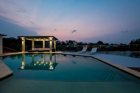 Luxury Waterfront Home - St Kilda Accommodation 1