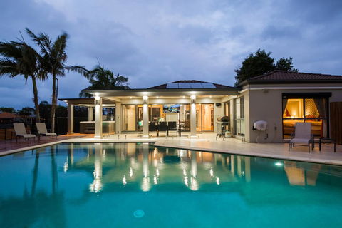 Luxury Waterfront Home - St Kilda Accommodation 0