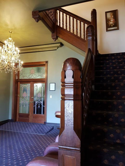 Madden's Commercial Hotel - St Kilda Accommodation 3