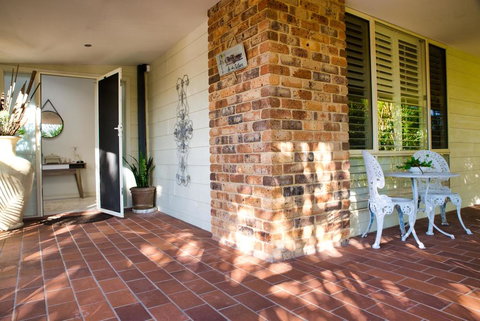 Magnificent Lakeview House - Long Jetty - St Kilda Accommodation 2