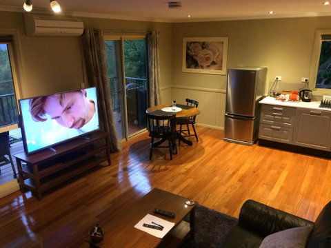 Maleny Luxury Cottages - St Kilda Accommodation 2