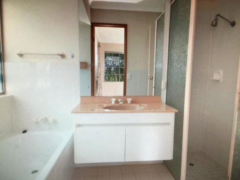 Maleny Views Holiday House - St Kilda Accommodation 2