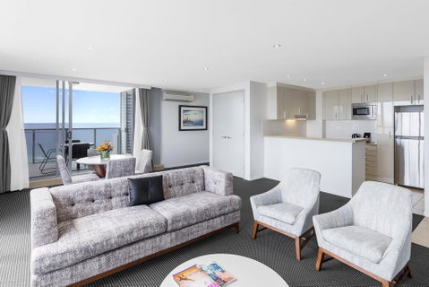 Meriton Suites Broadbeach - St Kilda Accommodation 3
