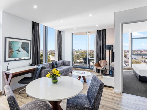 Meriton Suites Mascot Central - St Kilda Accommodation 0