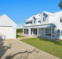 Middle Rock Beach House - Beach Front Lake Cathie - St Kilda Accommodation