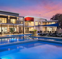 Middle Rock Holiday Resort - St Kilda Accommodation