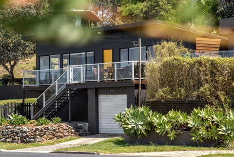 Mitchell Pde 31 Mollymook - St Kilda Accommodation 1