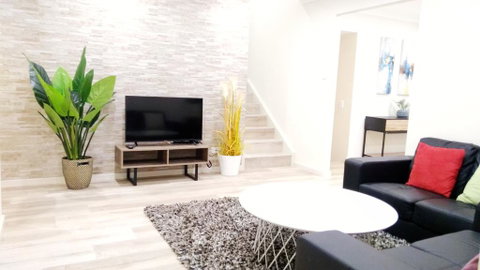 Modern 4-Bedroom House On Cunningham Near Singleton CBD Hunter Valley - St Kilda Accommodation 0