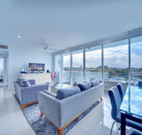 Modern Contemporary Southport Apartment - St Kilda Accommodation