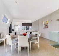 Nautilus 2 Luxury Retreat - Modern beachfront townhouse WiFi water views - St Kilda Accommodation