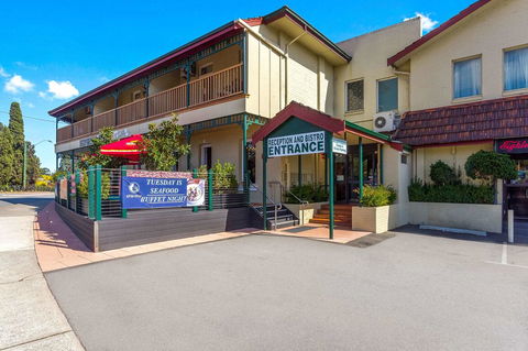 Quality Hotel Bayswater - St Kilda Accommodation 0