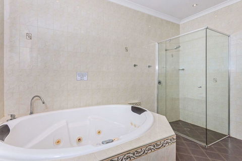 Quality Hotel Bayswater - St Kilda Accommodation 20