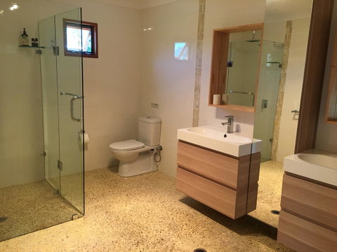 Swan Valley Sisters - St Kilda Accommodation 1