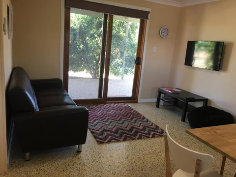 Swan Valley Sisters - St Kilda Accommodation 5