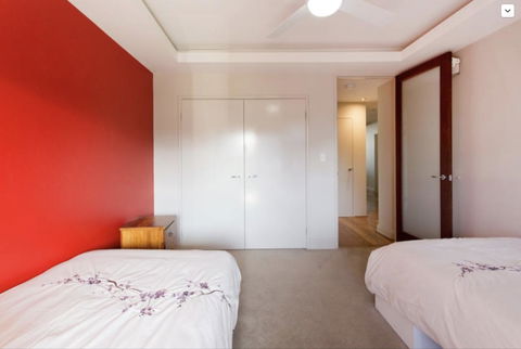 Adele's Luxury South Beach Apartment With King Bed - St Kilda Accommodation 8