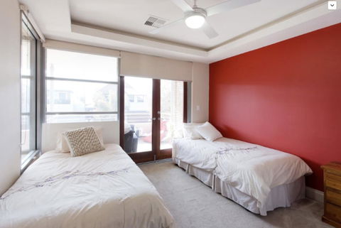 Adele's Luxury South Beach Apartment With King Bed - St Kilda Accommodation 7