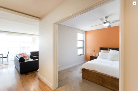 Adele's Luxury South Beach Apartment With King Bed - St Kilda Accommodation 4