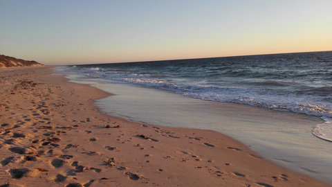 Alkimos Beach Cottage - St Kilda Accommodation 6