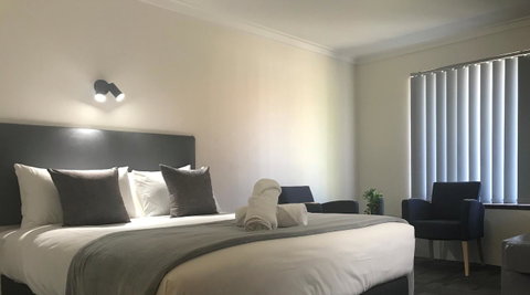 Hotel Clipper - St Kilda Accommodation 0