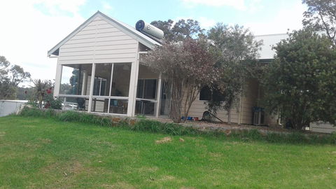 Abbivale Farm Cottage - St Kilda Accommodation 9