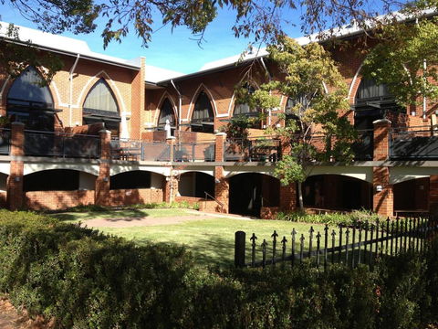 Cloisters - St Kilda Accommodation 18