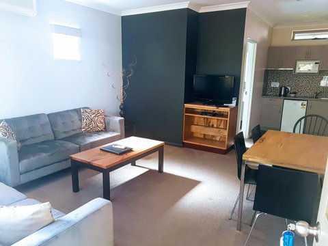 Adamsons Riverside Accommodation - St Kilda Accommodation 7
