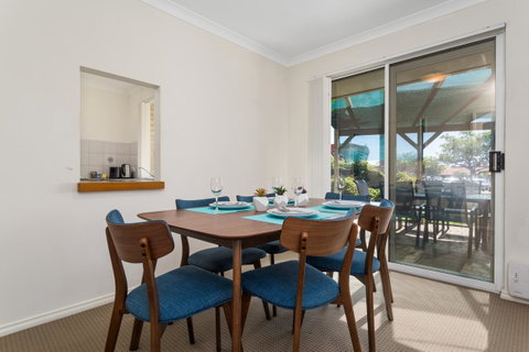 Como South Perth Villa - St Kilda Accommodation 0