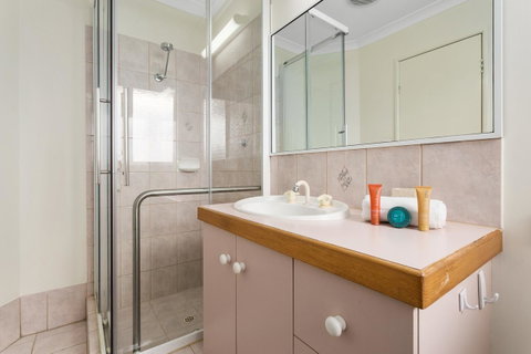 Como South Perth Villa - St Kilda Accommodation 5