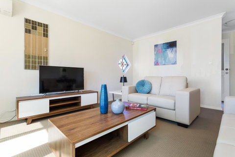 Como South Perth Villa - St Kilda Accommodation 1