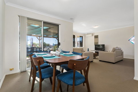 Como South Perth Villa - St Kilda Accommodation 8