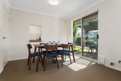 Como South Perth Villa - St Kilda Accommodation 2