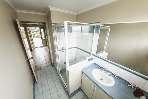 Esperance Foreshore Apartments - St Kilda Accommodation 37