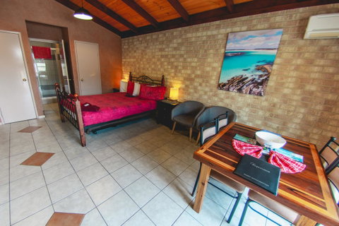 Esperance Foreshore Apartments - St Kilda Accommodation 4