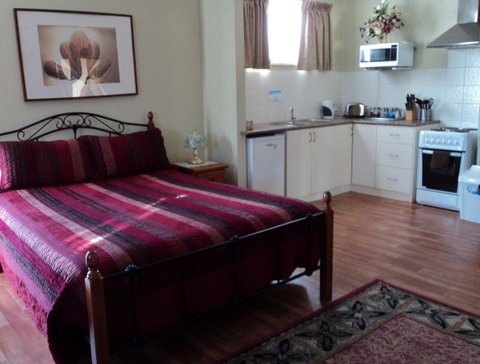 Armadale Cottage Bed & Breakfast - St Kilda Accommodation 24