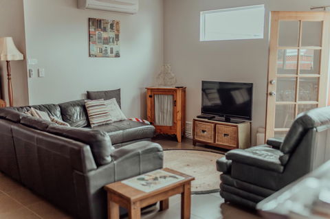 Bluebird Cottage - St Kilda Accommodation 18