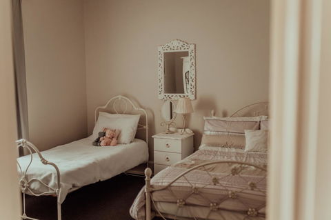 Bluebird Cottage - St Kilda Accommodation 2