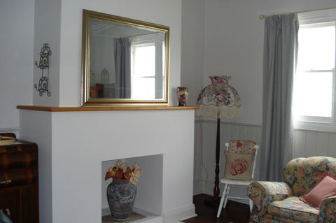 Bluebird Cottage - St Kilda Accommodation 8