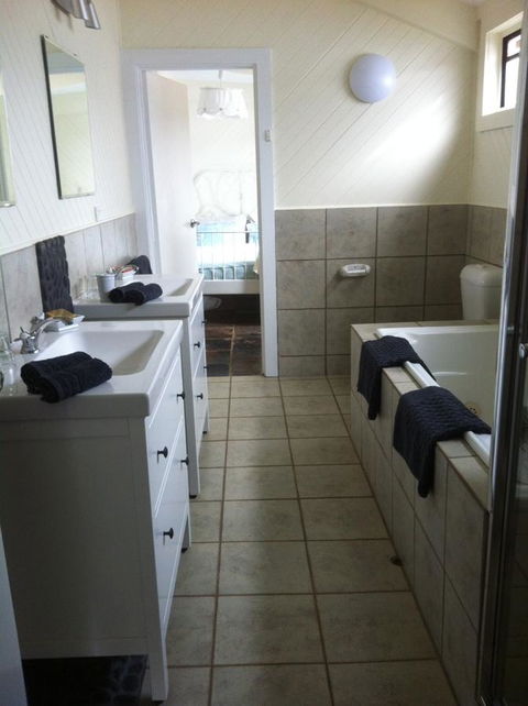 Bickley Valley Cottage - St Kilda Accommodation 13