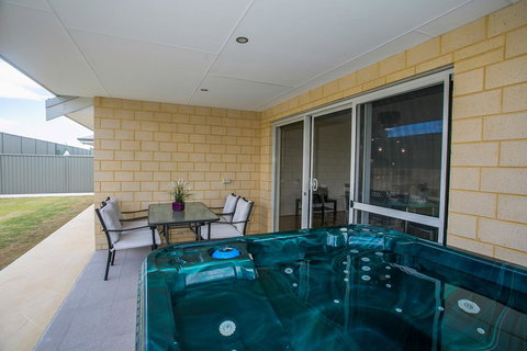 Indian Ocean Retreat - St Kilda Accommodation 12