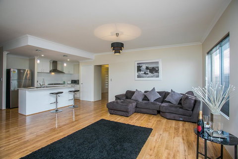 Indian Ocean Retreat - St Kilda Accommodation 7