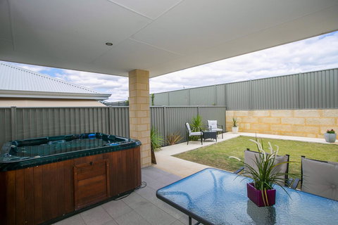Indian Ocean Retreat - St Kilda Accommodation 11