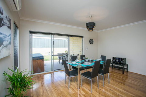 Indian Ocean Retreat - St Kilda Accommodation 3