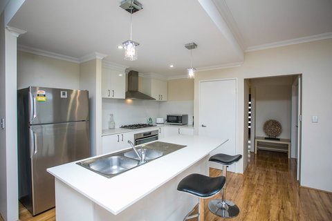 Indian Ocean Retreat - St Kilda Accommodation 6