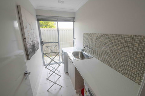 Magnificent Beach Retreat - St Kilda Accommodation 34