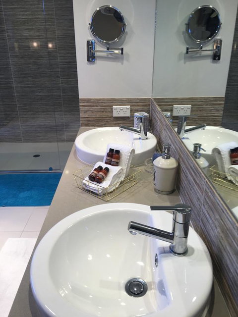 Magnificent Beach Retreat - St Kilda Accommodation 39