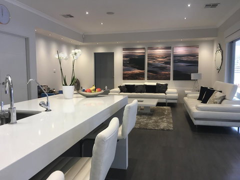 Magnificent Beach Retreat - St Kilda Accommodation 24