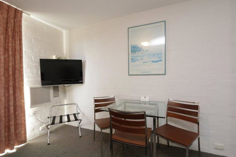 Atrium Hotel Mandurah - St Kilda Accommodation 2